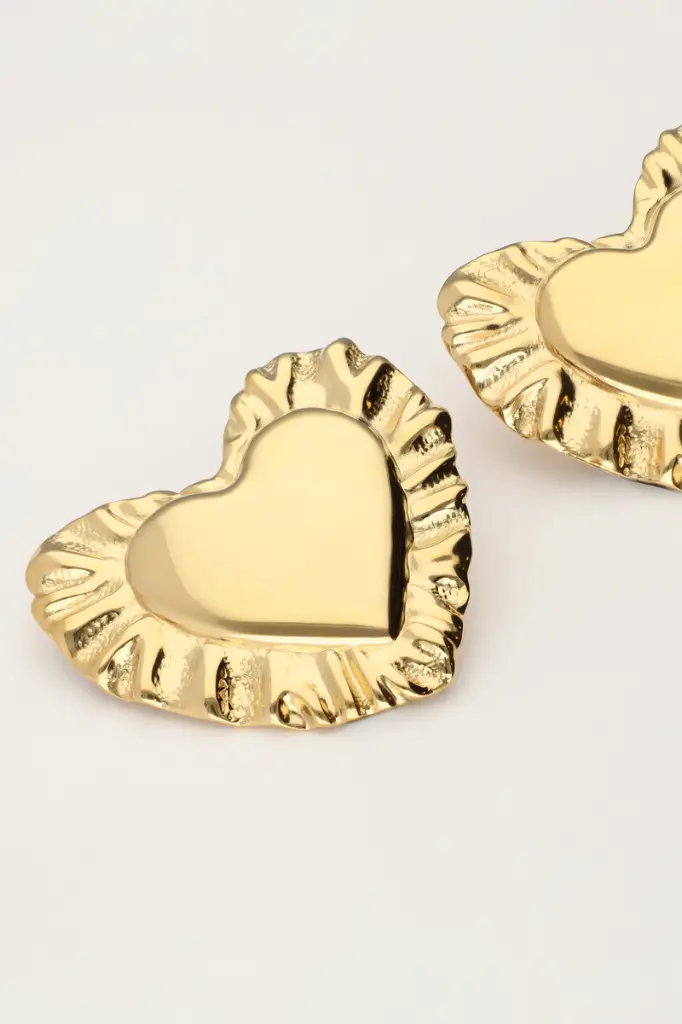 product_images-statement_earrings_with_heart_-mj12956-closeup_1.webp