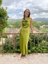 Robe satinée LAURA verte/dos nu 