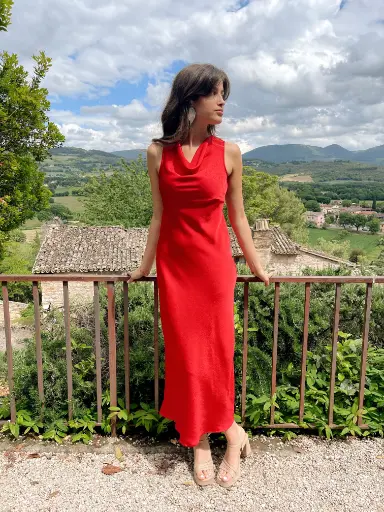 Robe satinée LAURA rouge/dos nu 